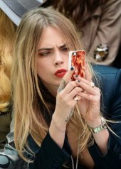 Cara Delevingne wearing Burberry AW14 Teal Blue nail varnish on the front row of the Burberry Prorsum Spring_Summer 2015 Show