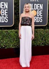 Margot Robbie wore Chanel at 77th Golden Globe Awards . photo © by Axelle/Bauer-Griffin