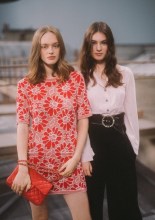 Lily Taieb & Anamaria Vartolomei Chanel : Photocall - Paris Fashion Week - Womenswear Spring Summer 2020