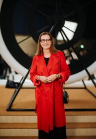 Carole Bouquet wore Chanel at the Spring Summer 2022 Haute Couture Show