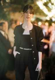 Phoebe Tonkin wore Chanel at the 94th Acadamy Awards Ceremony