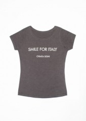 Chiara Boni contro COVID-19. Le t-shirt “Smile for Italy” - woman