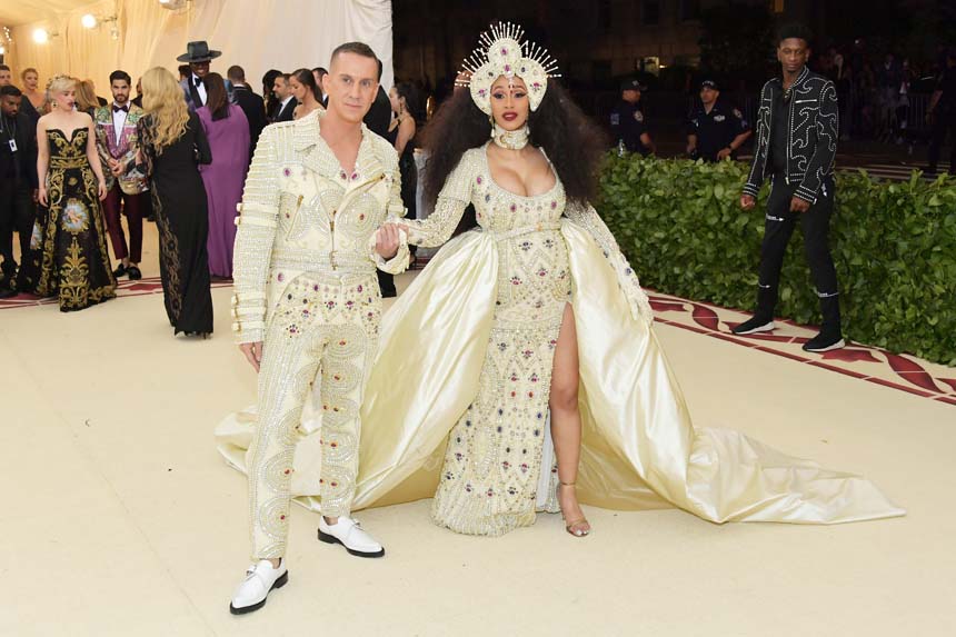 (Jeremy Scott) Moschino lights up the red carpet of the Met Gala 2018 with Cardi B and Stella Maxwell
