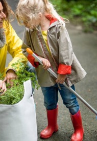 Fiskars Lifestyle Garden Plant bag and kids broom