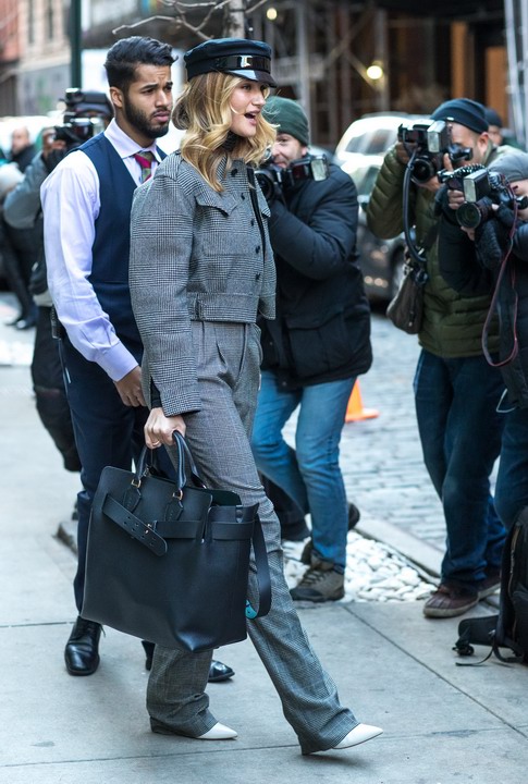 Rosie Huntington-Whiteley wearing a Burberry Belt Bag in New York (photo © by Team GT)