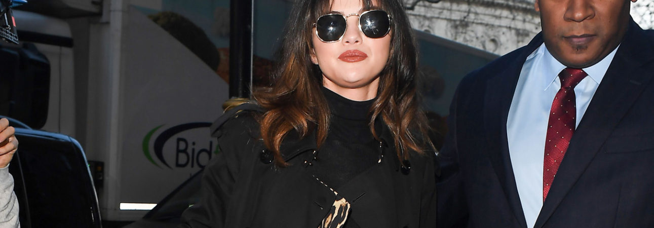 Selena Gomez wearing Burberry in London (photo by Beretta/Sims/Shutterstock;)