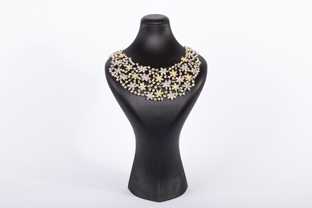 Catawiki: A gold necklace with 439 diamonds weighing 140 carats will be featured in an exclusive auction