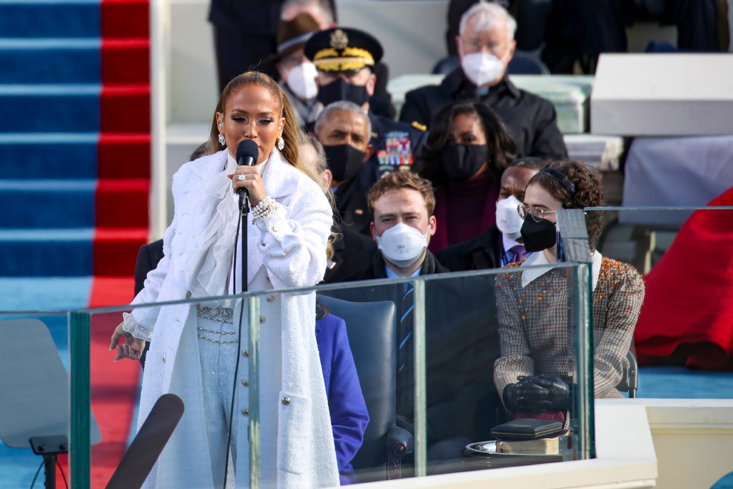 Jennifer Lopez veste Chanel all'inaugurazione presidenziale a Washington