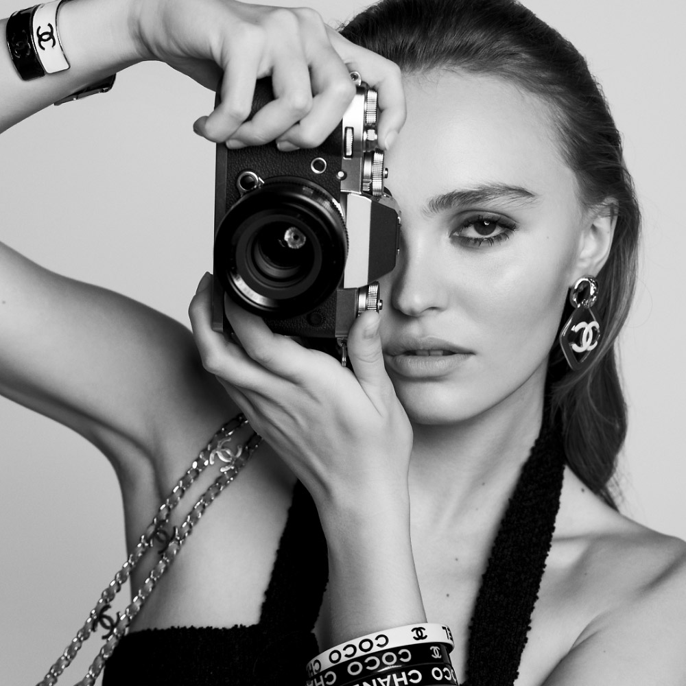 Lily-Rose Depp portrait by Inez Vinoodh Chanel ready to wear show Primavera Estate 2022