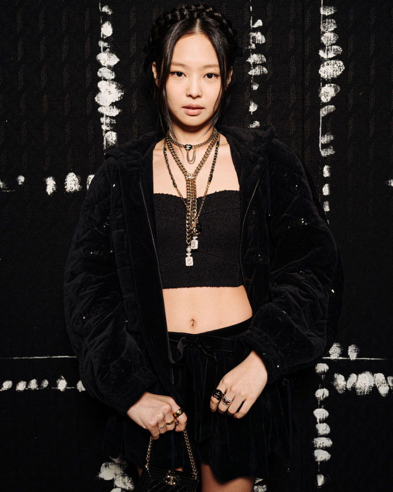 Jennie Chanel Ambassador wore Chanel at Chanel at the Fall Winter 2022/23 ready-to-wear show 