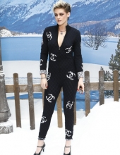 Kristen Stewart Chanel : Photocall- Paris Fashion Week Womenswear Fall/Winter 2019/2020