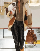 Gigi Hadid chooses Tod's for her winter look